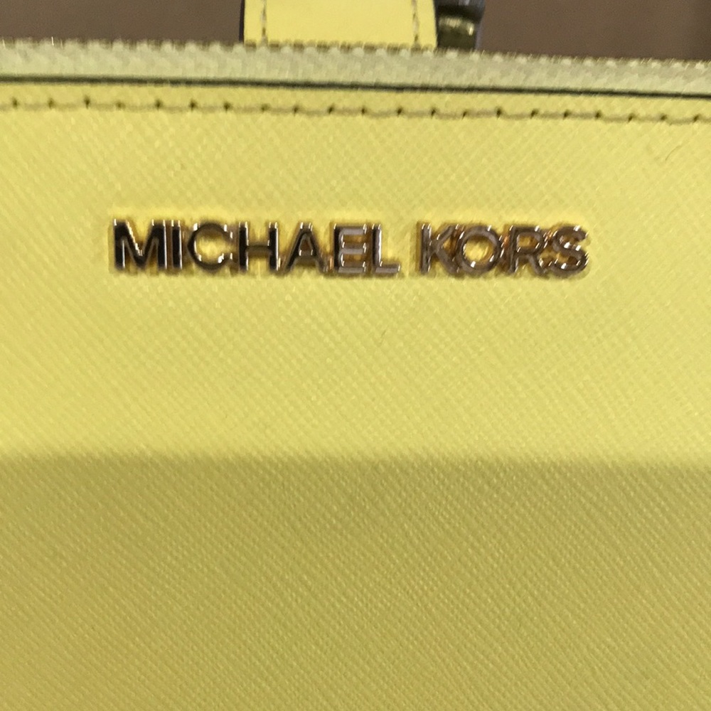 Michael Kors Wallet/Wristlet - Picture 2 of 10